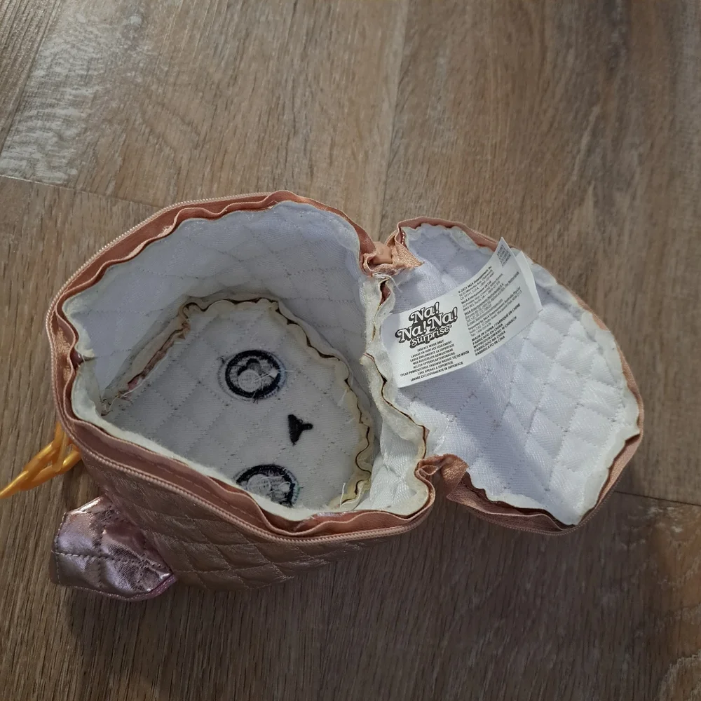 NA! NA! NA! Suprise Holographic Pink Cat Face Mini Doll Keepsake Bag